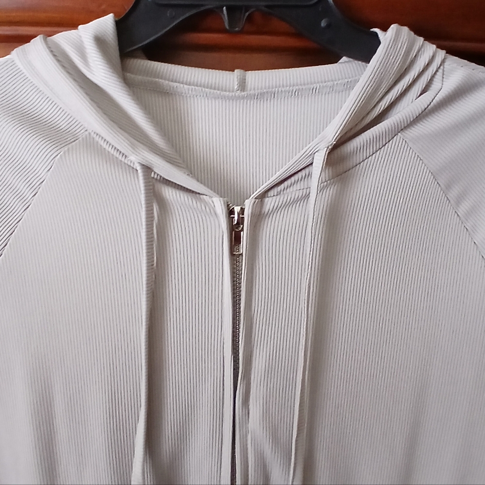 🩵Shein Zipper Hoodie🩵 - Picture 4 of 6